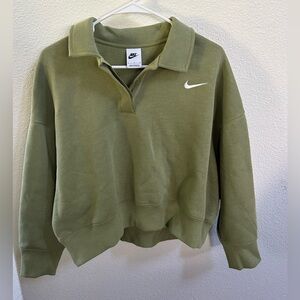 Large Women’s Sage Green Nike Cropped Crewneck